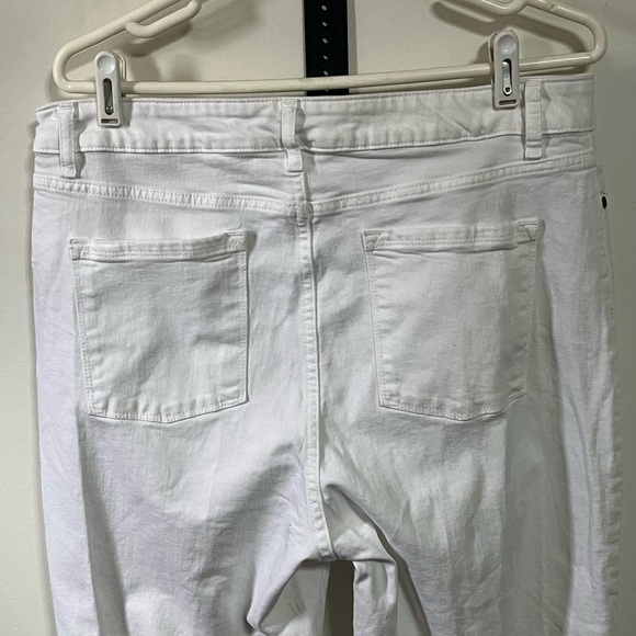 LL Bean Classic Fit White Jeans Sz 16 M/T - Picture 5 of 8